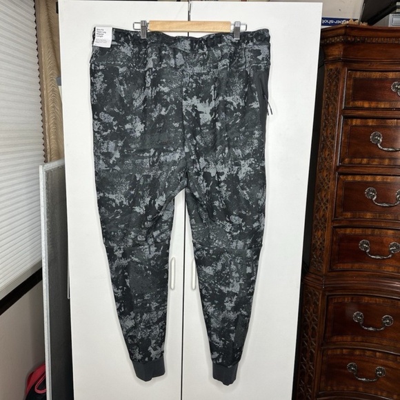 Nike Sportswear Tech Fleece Joggers Pants Gel Camo Grey/Black Mens Sz XXL NEW - Picture 2 of 5